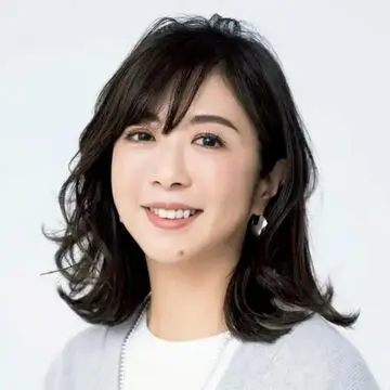 秋風に揺れる髪が女性らしい！40代に似合う「おしゃれなミディアムヘア」21選