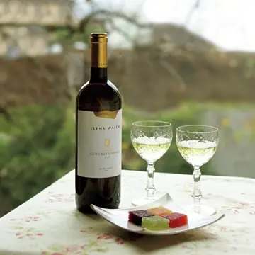 春の兆しを感じるワイン「ゲヴュルツトラミネール・ヴィーニャ “カステラーツ”」【飲むんだったら、イケてるワイン】