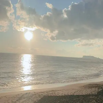 海沿いのカフェで眺めるサンセット