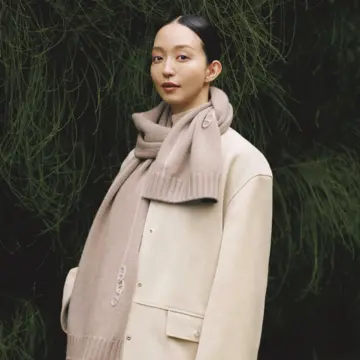 ベージュで作るワントーンコーデで、ぬくもりと気品を感じさせるコーディネートに。気温8℃｜2/2(月)【40代・50代の毎日コーデ】