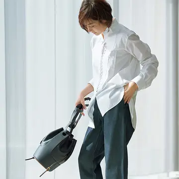 【大人の白シャツ5選】人気モデル・富岡佳子と考える「アラフィーに似合うシャツ」