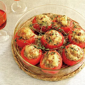 クミンシードのエスニックな香りがロゼともぴったり！トマトファルシ＜夏の午後のおもてなしレシピ＞
