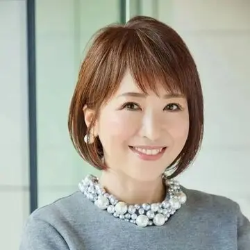 前髪が上品さと大人の可愛らしさを演出「50代に似合うショートボブ」5選
