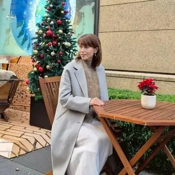 顔周りもスッキリ！大人の抜け感を意識した耳かけショートヘア【チームJマダムブログ人気記事週間ランキングTOP10】_1_13-2