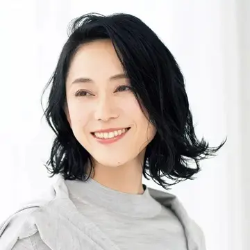 夏から秋へ「パーマ」で印象チェンジ！あか抜ける50代のミディアムヘア5選