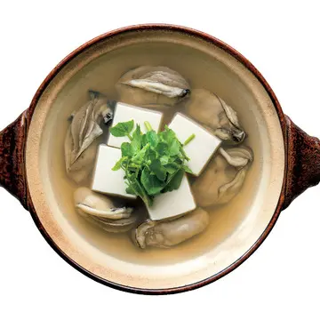 2.[三重県]牡蠣の湯豆腐鍋