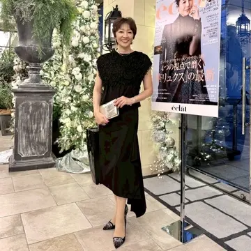 【ソワレ・ド・エクラ2025】大胆なアシンメトリースカートスタイルで