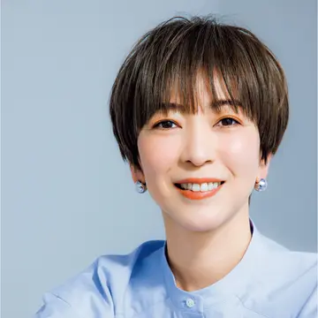 気になる根本白髪が目立ちにくいアッシュ系カラーのショートヘア【50代髪型・ヘアスタイル】