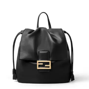 【eclat’s pick up】フェンディの新作バックパックが、50代の後ろ姿を優美に魅せる