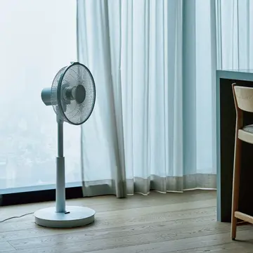 【心地よい空間は、夏家電から】最新扇風機が運ぶ、高原のような心地よい風