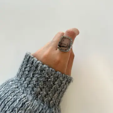 アドリン ヒューのリングは、手もとで愛でるアートのよう【エクラ編集部員の激推し図鑑 #1】