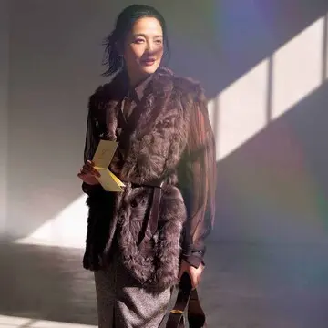 大人のクリスマスディナーをラグジュアリーに彩る”まろやかブラウン”コーデ