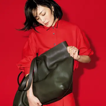 【板谷由夏と50歳からの新名品】驚くほどなめらかなレザーが上質感たっぷりのアミのトートバッグ