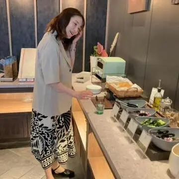 関西Jマダムの皆さんとランチ会｜レースでも甘すぎない大人の黒白コーデ_1_5-3