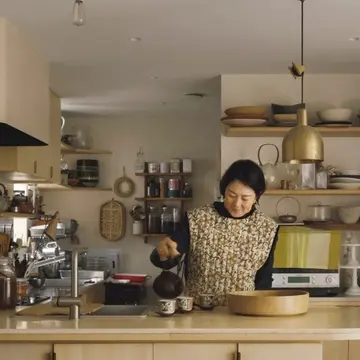 【50代の実家問題】美しく経年変化する素材を用いてリノベーション。“自分らしく住み継ぐ”という選択