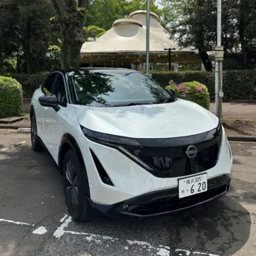 「日産オールラインアップ試乗会」で50代編集者が選んだ車は？クロスオーバーEV「日産アリア」を運転してみた【マダムの“ぐっとくるクルマ”試乗 vol.6】