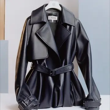 【eclat’s pick up】ロエベの新作レザージャケットが、50代の装いをかっこよく引き上げる