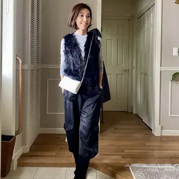 ポインテッドトゥブーツでパンツコーデ