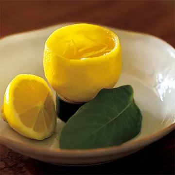 ぷるんとした食感とのどごしが味わえる！旬のレモンを使った「白 haku」のゼリー【夏の手みやげ帖】