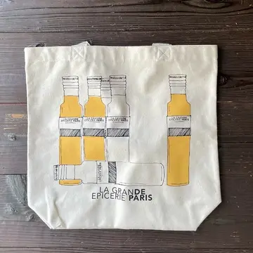 オリーブオイルが描かれた布製のエコバッグ
