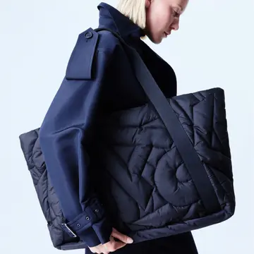 軽快なのにエレガント！アクリスの新作キルティングバッグで冬もアクティブに過ごす【eclat’s pick up】