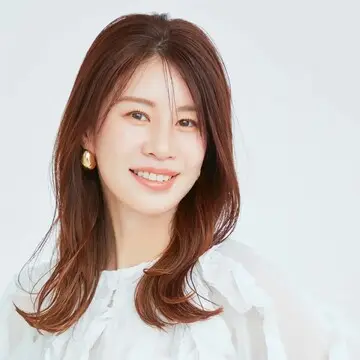 ”艶とボリュームで若見え” 50代に似合う「冬ロングヘア」4選