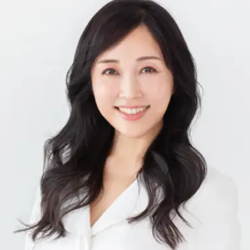 美容皮膚科医　慶田朋子先生