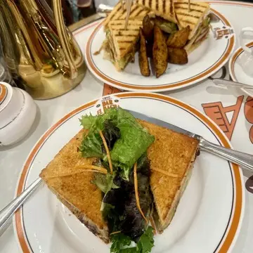 冬のおしゃれを楽しむ必須アイテム！マフラー＆バンダナで大人きれいめコーデ【チームJマダムブログ人気記事週間ランキングTOP10】_1_17-2