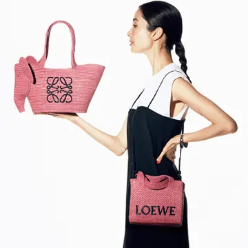 【2024夏 ブランドバッグ】ロエベのラフィアバッグに新色サンセットピンクが登場