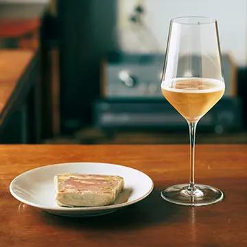 自然派シャンパーニュの飲み比べもできる大阪のワインバー「hapo」