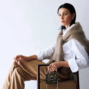 秋のシンプルコーデのスパイスに！「アニマル柄バッグ」でおしゃれ上級者に