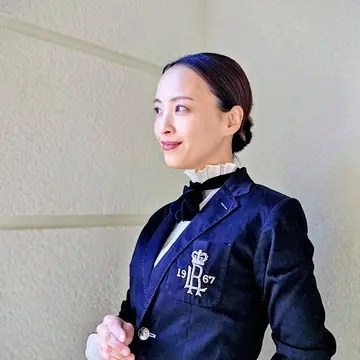 「リボン」で遊ぶ　大人のモノトーンコーデ　　