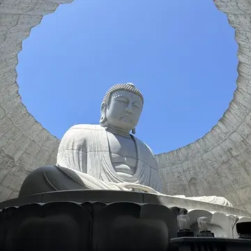 札幌で出会った建築美。真駒内滝野霊園『頭大仏』の自由な発想に触れる旅