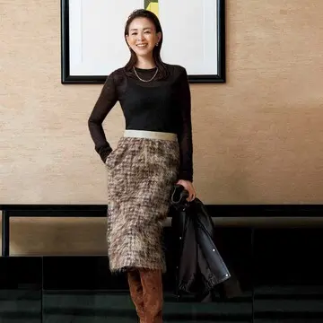 秋冬に活躍！華やかさと可愛さを兼ね備えた「小ぶりなチェック柄のブラウンスカート」