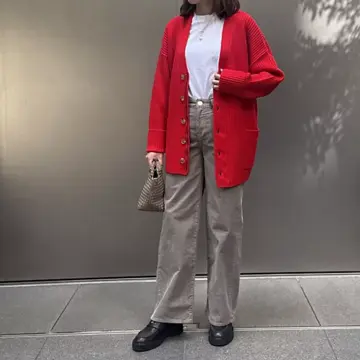 【50代パンツ】履くだけで旬の着こなしに。【レッドカード トーキョー】の「きれいめコーデュロイパンツ」