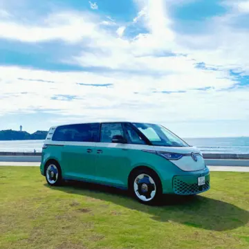 みんな大好き“ワーゲンバス”の現代版 フォルクスワーゲン「ID.Buzz」は最高に幸せな車でした！ 女性目線でお届け【マダムの“ぐっとくるクルマ”試乗 vol.9】