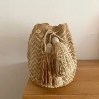 夏バッグにおすすめ！ワユー族の芸術を伝える鮮やかで美しいバッグ「AALUNA（アアルナ）」