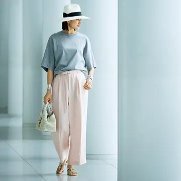 【美映えトップス×涼感パンツ】ゆるっとシルエットのリュクスTはベルトのデザインでメリハリを