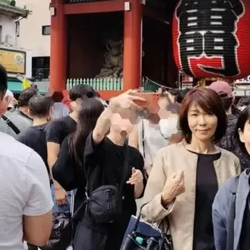 【50代ヘアスタイル】秋色ひし形のショートボブ。
