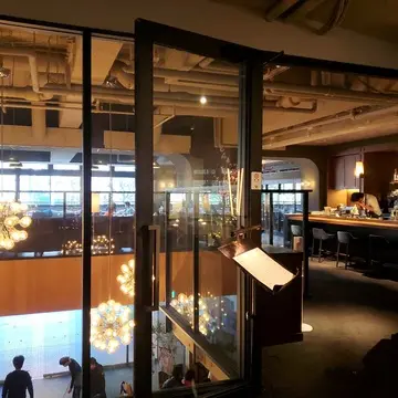 ホテル2階にあるとても雰囲気の良いレストラン 
モアザングリル ザノット トーキョー新宿