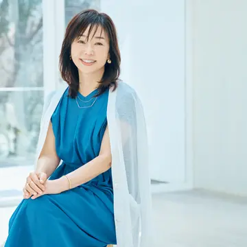 奇跡の67歳！天野佳代子さんがツヤと透明感をキープするヘア&amp;スキンケアテクを公開