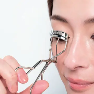 マスカラは直角上げ！ 広瀬あつこさんが指南する“大人のデカ目”メイクテクニック