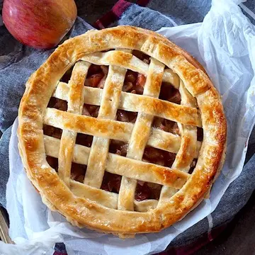 紅玉リンゴがびっしり詰まったVeganアップルパイ