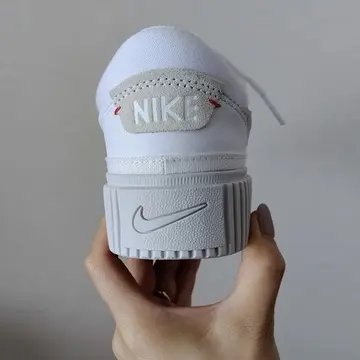 初  NIKE ✨