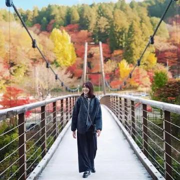 UNIQLOボアカーディガンで、人気の紅葉スポットで秋満喫