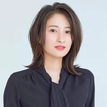 50代に人気上昇中！上品な華やかさ「冬のミディアムヘア」51選