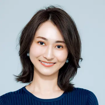 「うねり」毛はグラデーションカットでまとまりを【50代髪型・ヘアスタイル】