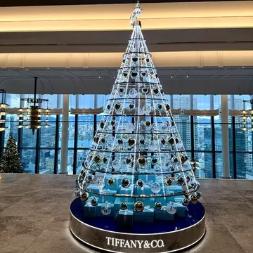 ZARAのデニムワンピースで、 期間限定ティファニーツリーを見に｜ウォルドーフ・アストリア大阪