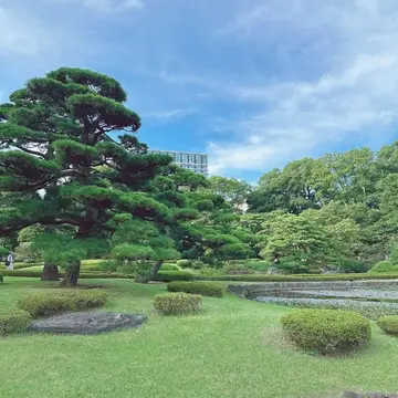 皇居東御苑の美しい日本庭園