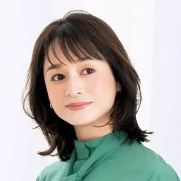 春の軽やかな雰囲気が若々しい40代に似合う「大人のミディアムヘア」18選